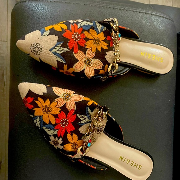 SHE&IN FLAT SANDAL - Picture 1 of 3